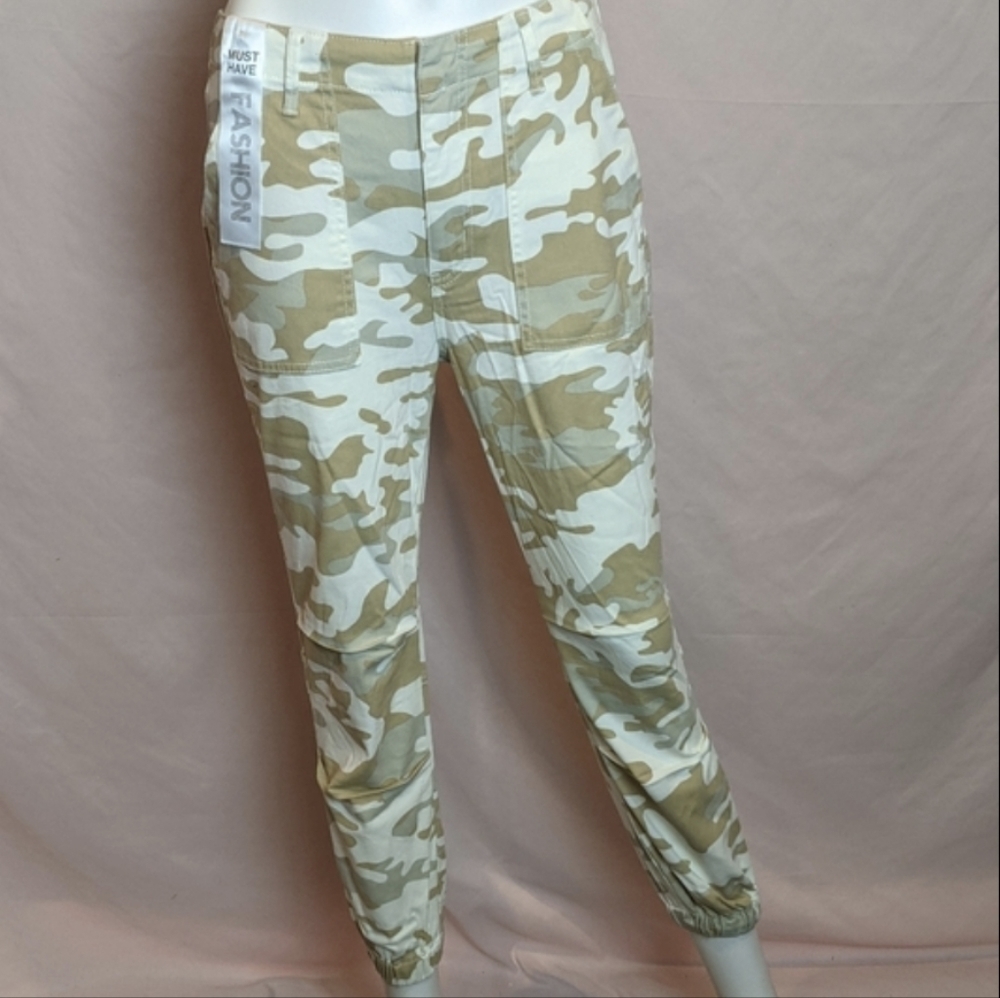 Tinseltown Y2K Neutral Tone Camouflage Cargo Style Jogger Pants